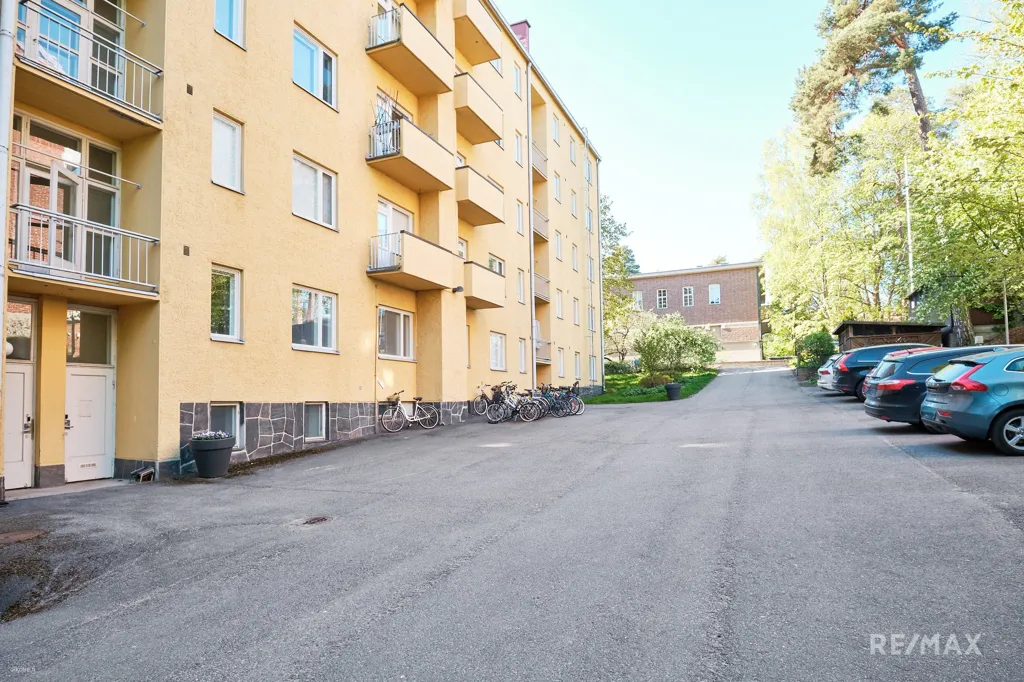 Välivaade - Modern Flat with Garden Access in Munkkiniemi