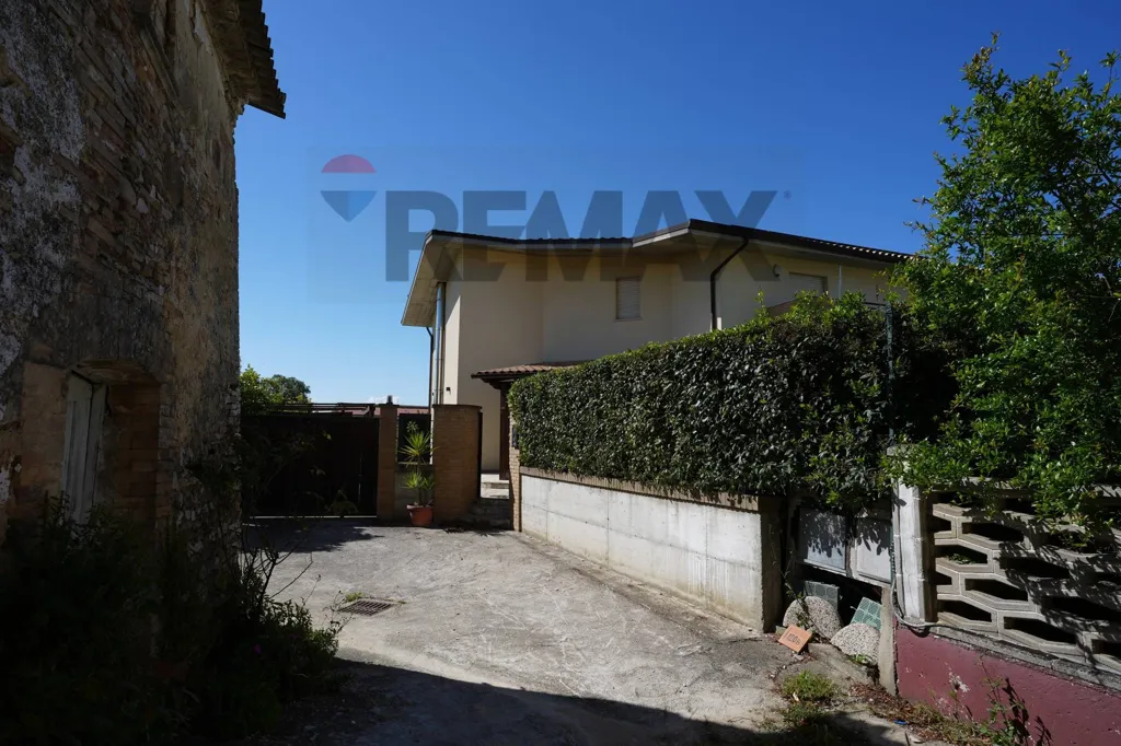 Garden - Bifamiliar Villa with Garden in Lanciano