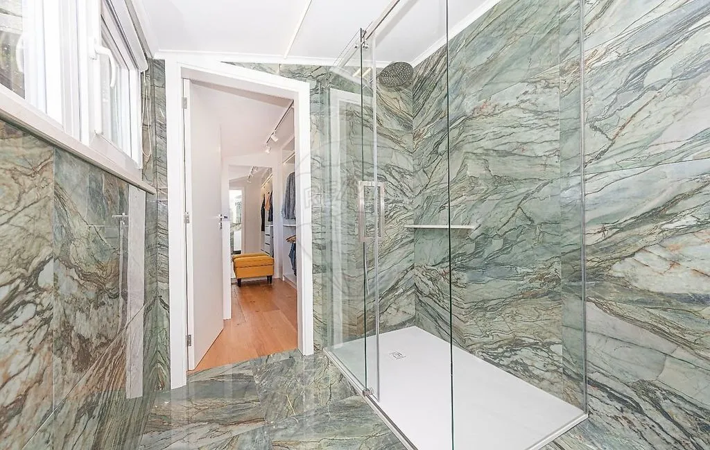 Bathrooms - Luxury Villa with Ocean View in Cascais