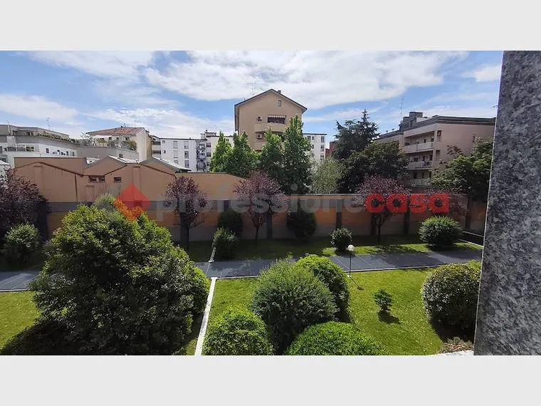 Giardino - Bright Trilocale with Terrace in Milan