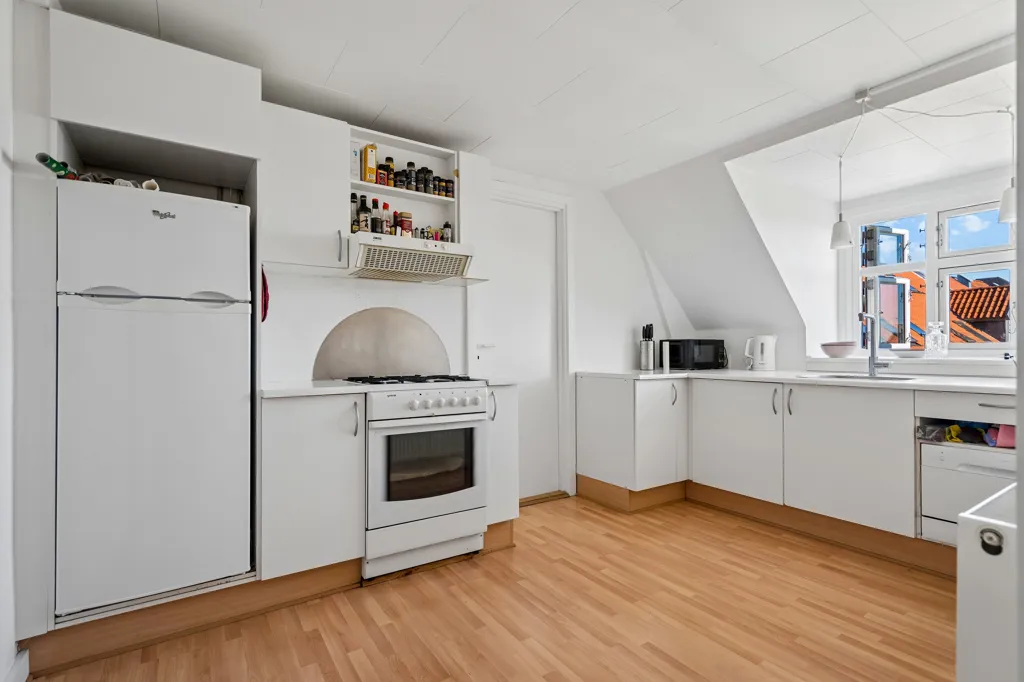 Cuisine - Charming 3-Bedroom Apartment in Aalborg Centre