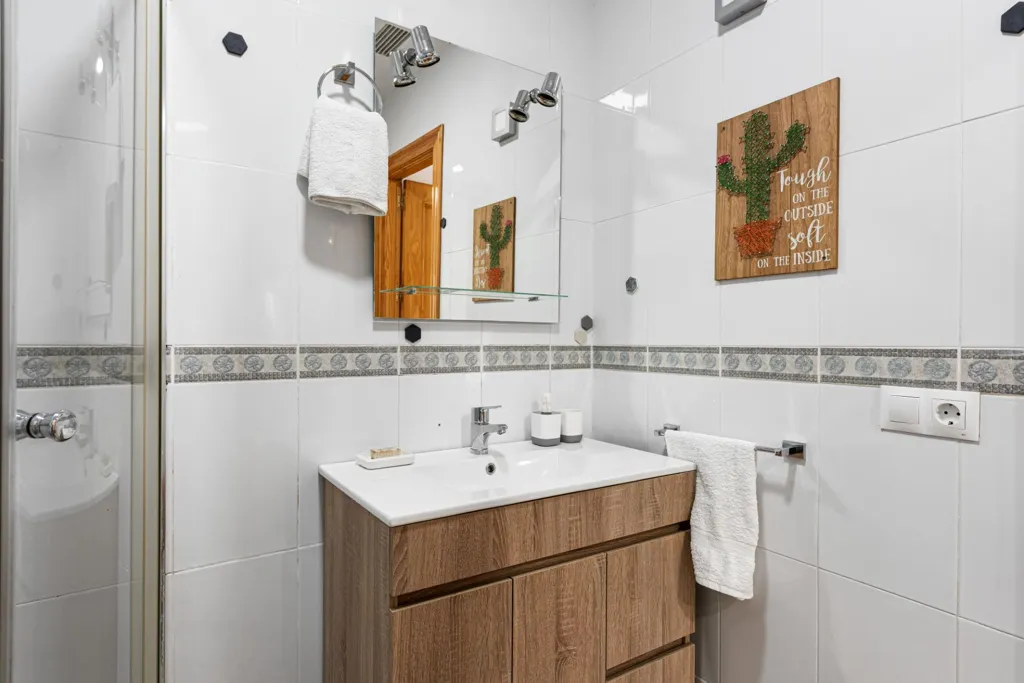Bathrooms - 2-room house in Málaga Capital