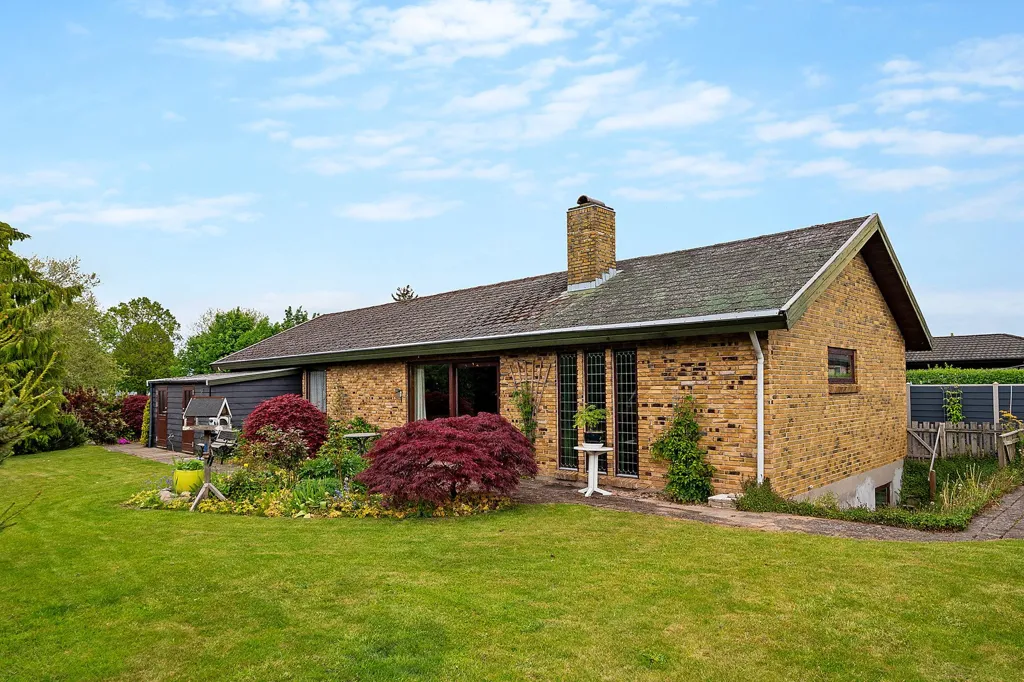 Aed - Detached Villa with Garden in Odense S