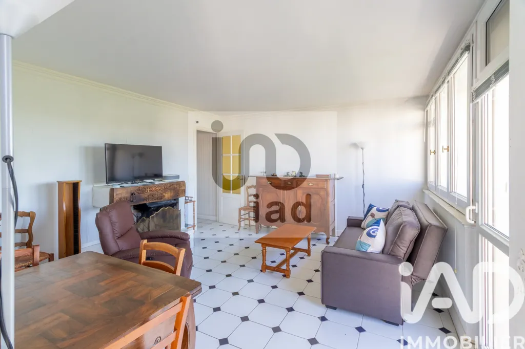 Séjour - Appartement 4 Pièces avec Terrasse Sud dans Environnement Calme