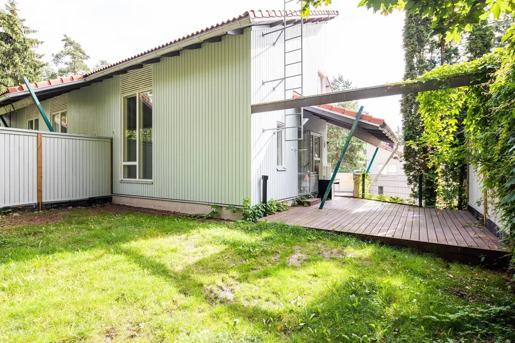Garden - Five-Bedroom Apartment with Sauna in Vuosaari