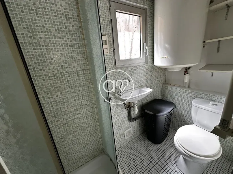 Bathrooms - Furnished Flat in Saint-Roch, Toulon