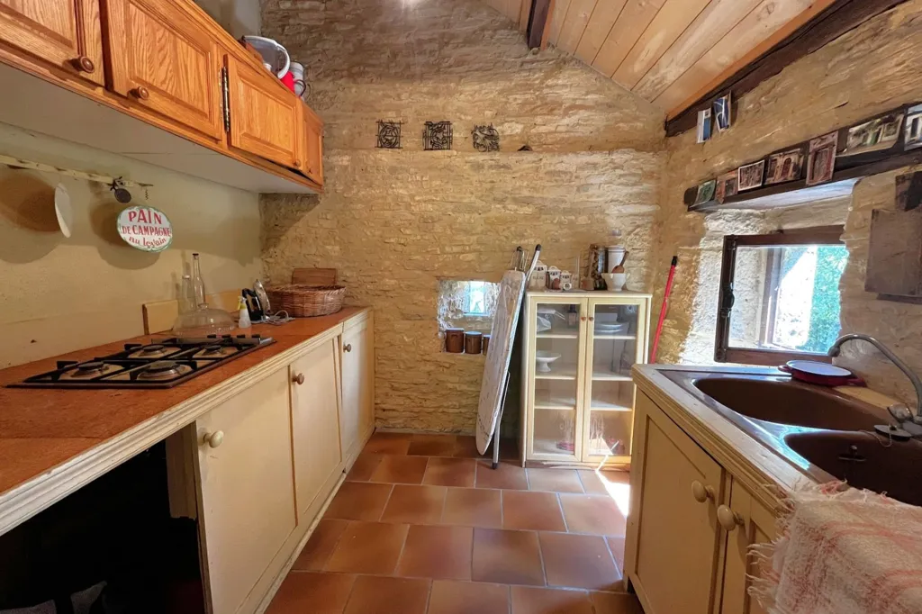 Cuisine - Propriété en Pierre avec Piscine près de Gourdon