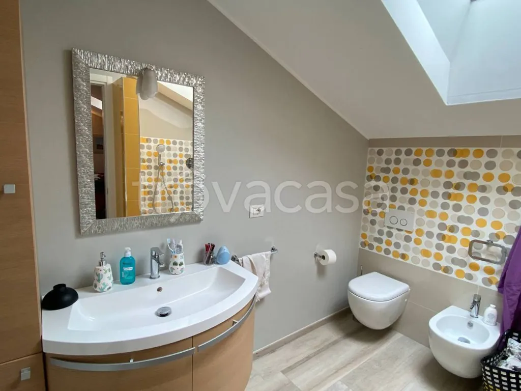 Salles de bain - Modern Apartment with Solar Panels in Savigliano