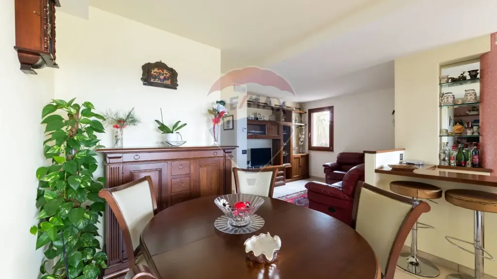Dining Room - Independent House with Private Garden in Ostra