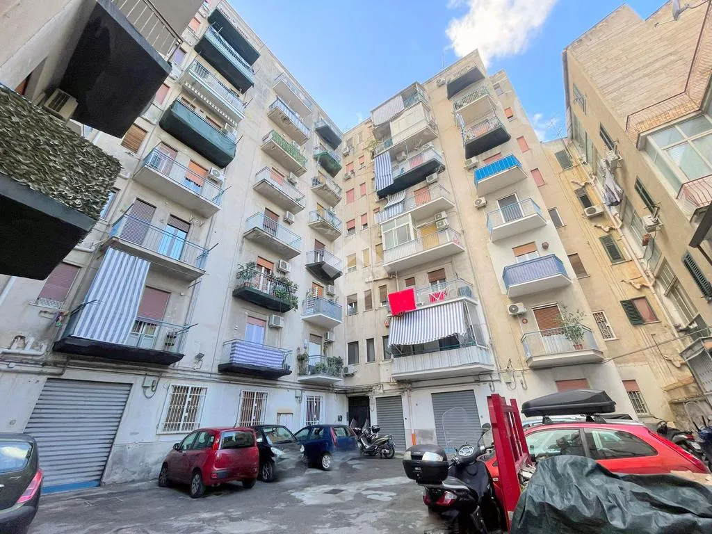 Aed - Three-Bedroom Flat with Balcony in Palermo
