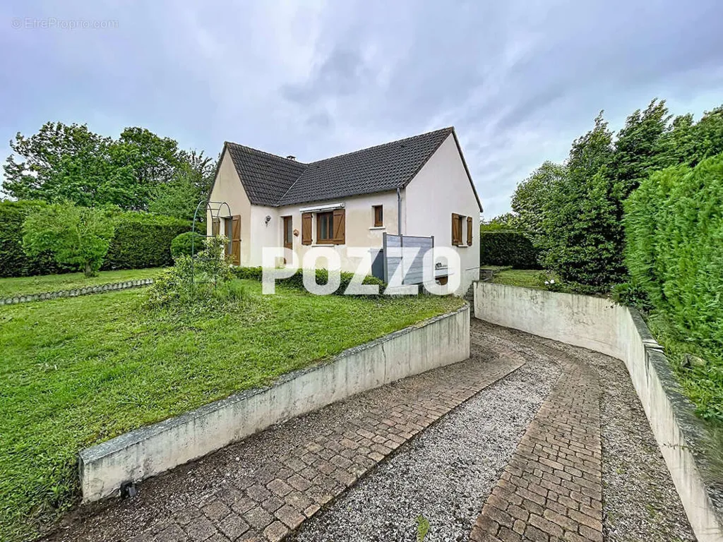 Esterno - Detached House with South-Facing Terrace near Caen