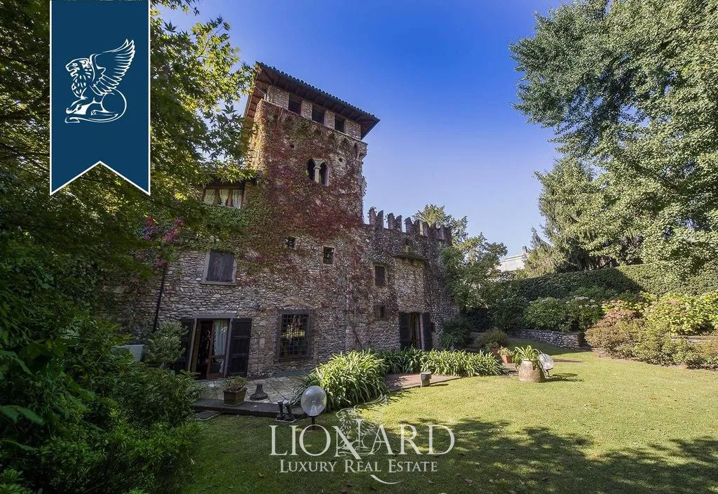 Jardin - Historic Castle with Turret in Gorle