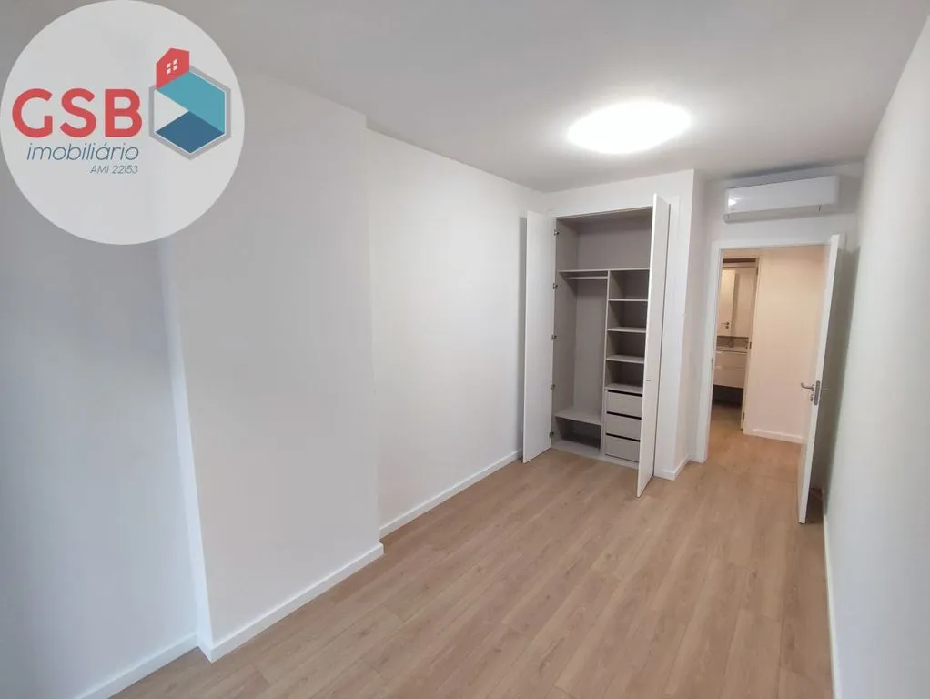 Pièces - New 3-Bed Flat with Balconies in Seixal