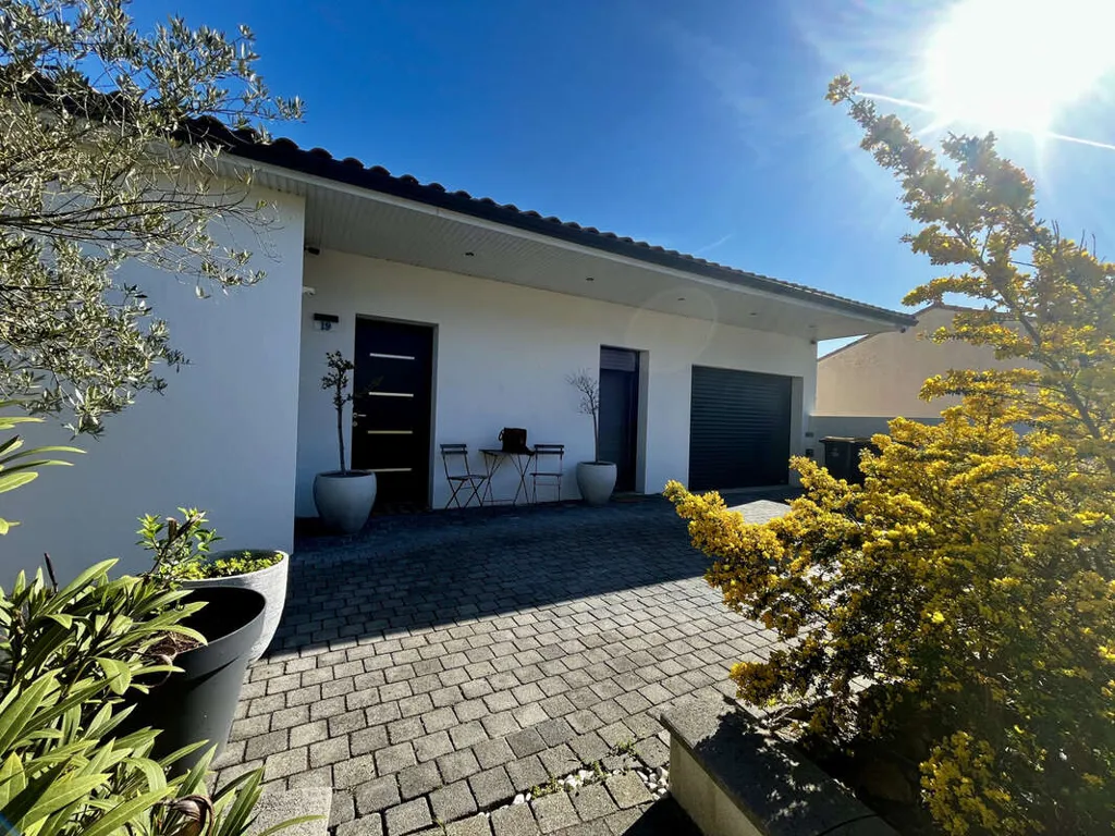 Extérieur - Maison de Plain-pied avec Piscine à Rouans