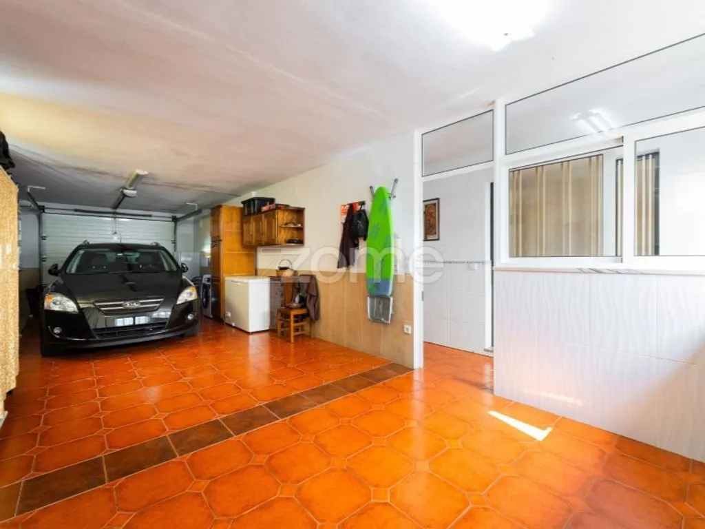 Garaaž - Luxury House with Garden in Vimieiro, Braga