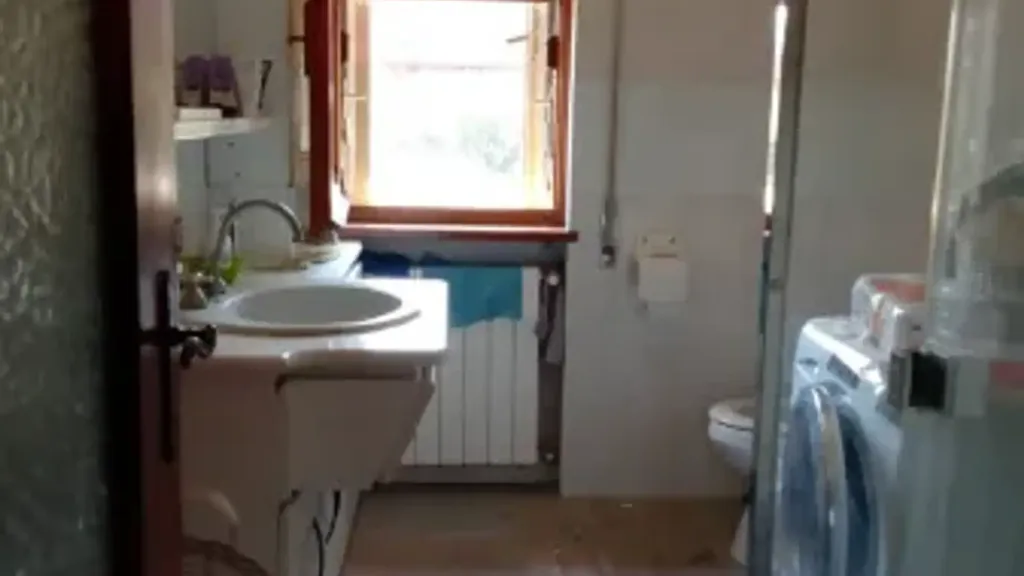 Salles de bain - Villa with Two Units in Piacenza