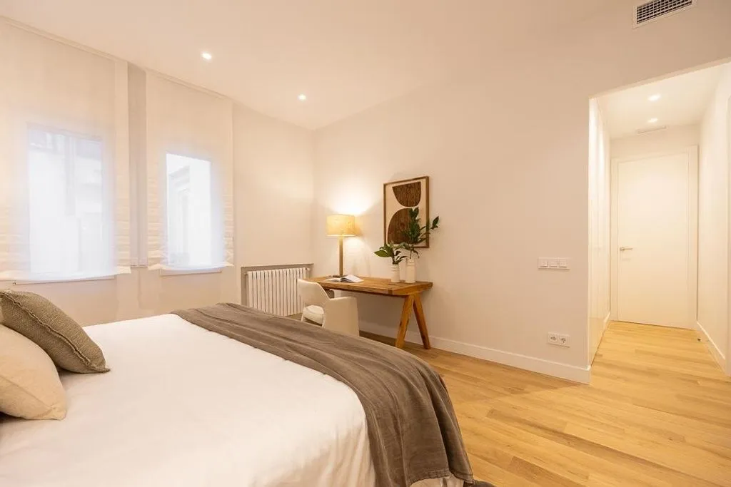 Magamistoad - Luxury East-Facing Apartment in JERONIMOS, Madrid