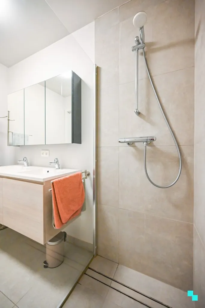 Salles de bain - Appartement Énergétique avec Terrasse à Sint-Eloois-Winkel