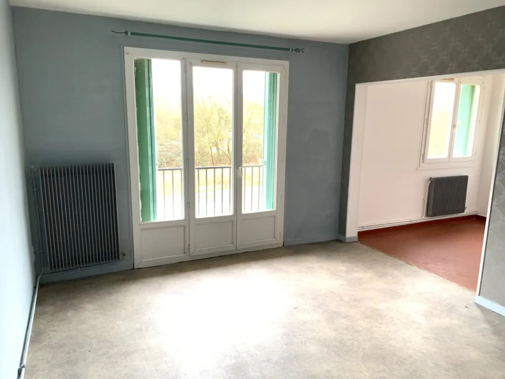 Toad - 3-Bed Apartment with Balcony in Digoin