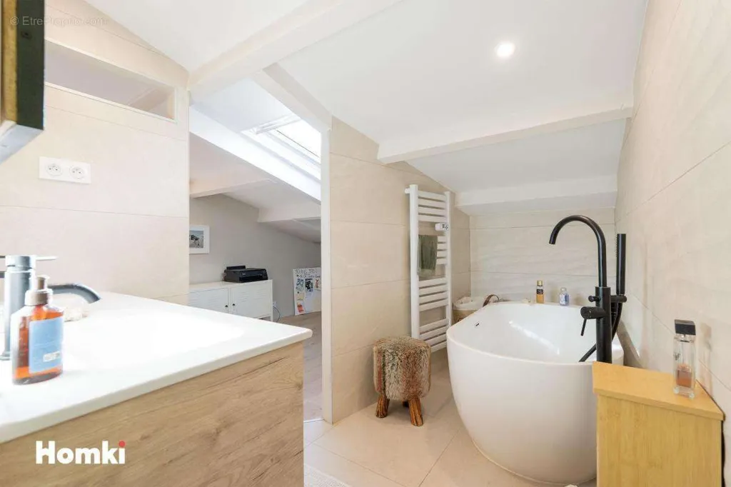 Vannitoad - 3-Bedroom House with Terraces in Grasse Saint-Jacques