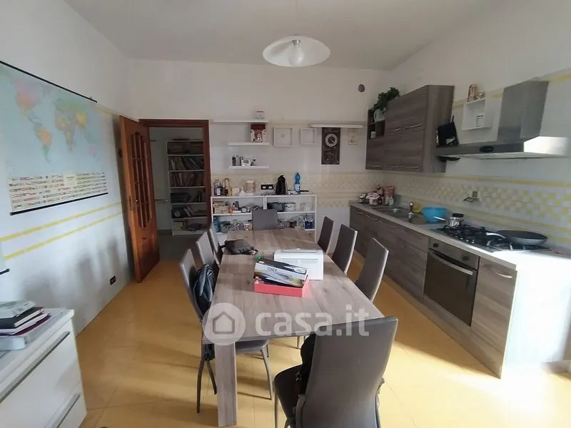 Salle à manger - Four-Room Apartment with Garden in Mathi