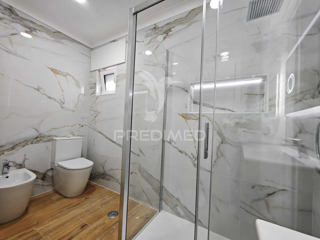 Vannitoad - Remodelled T3 Apartment with Central Location in Coruche