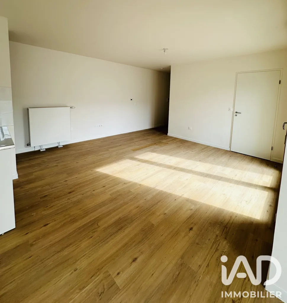 Living Room - T2 Apartment with Balcony in Orly