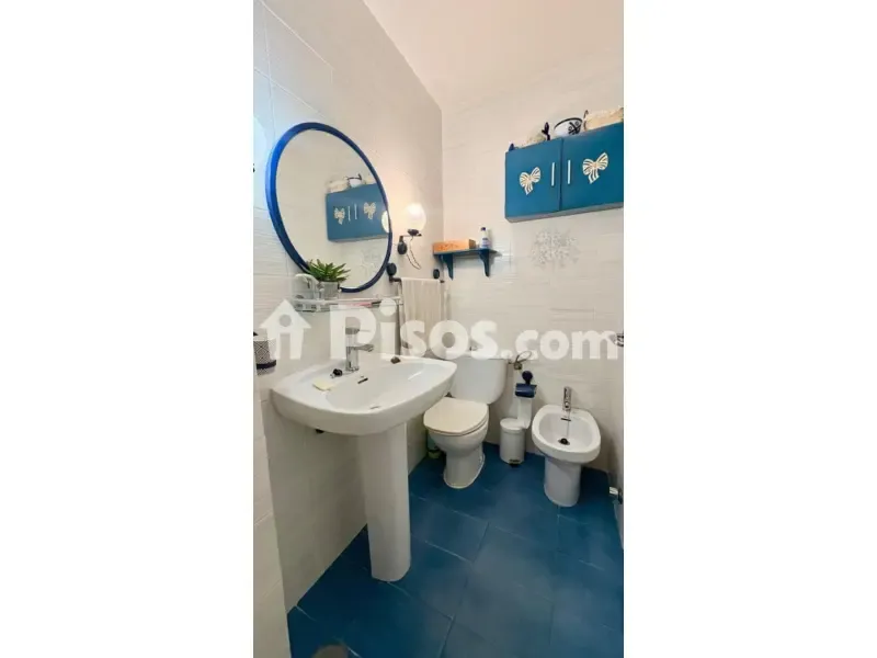 Bathrooms - Spacious Apartment with Balcony in Calle Asunción