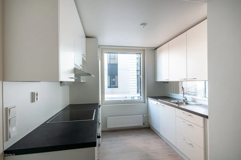 Köök - Bright Triangular Apartment with Balcony in Tikkurila