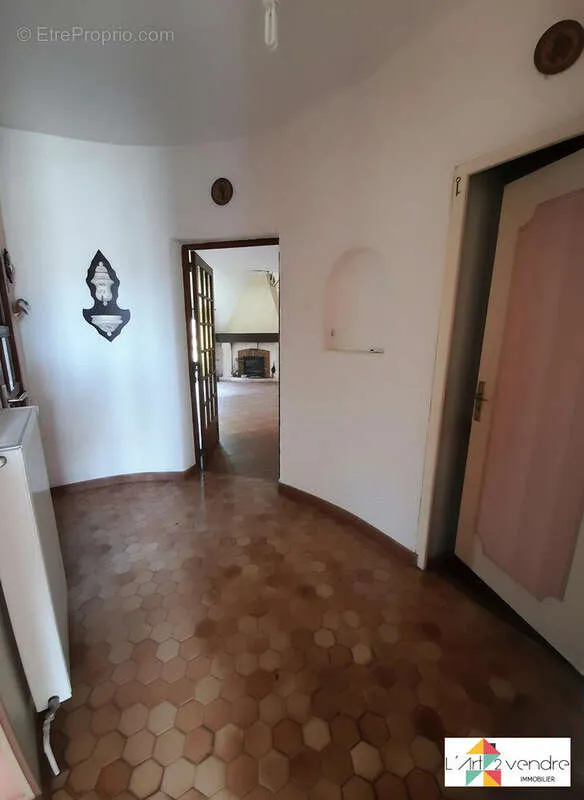 Hallway - Single-Storey House with Garden in Le Plessis-Brion