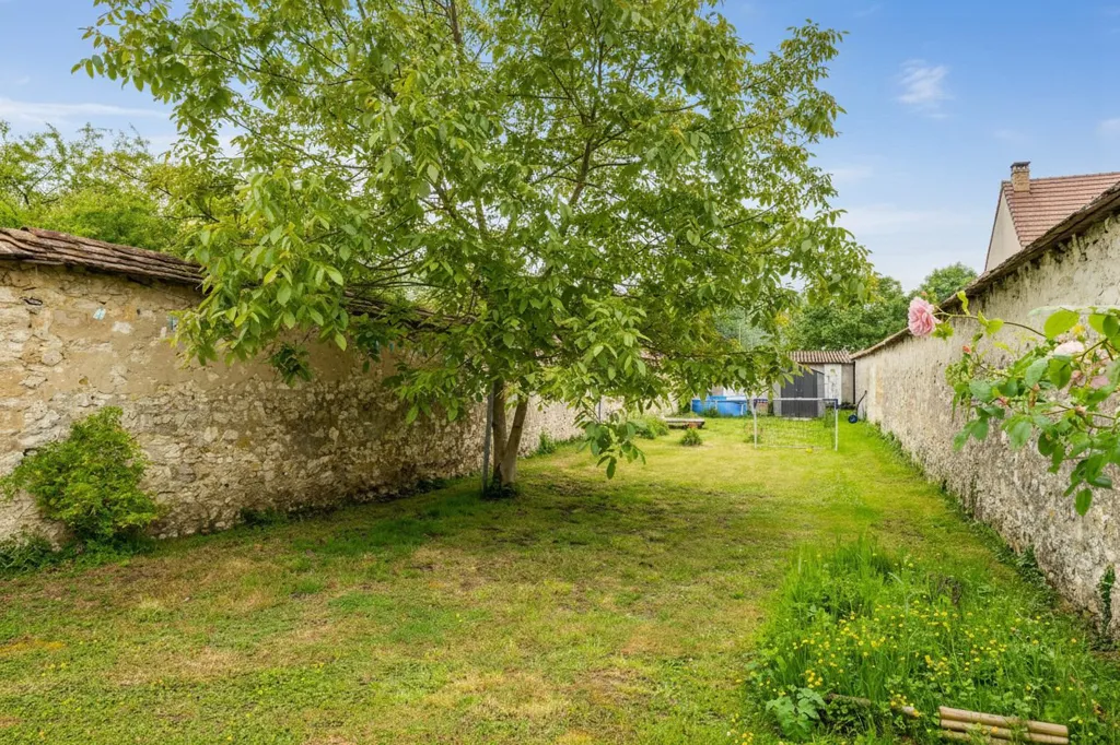 Aed - Contemporary House with Garden in Thomery
