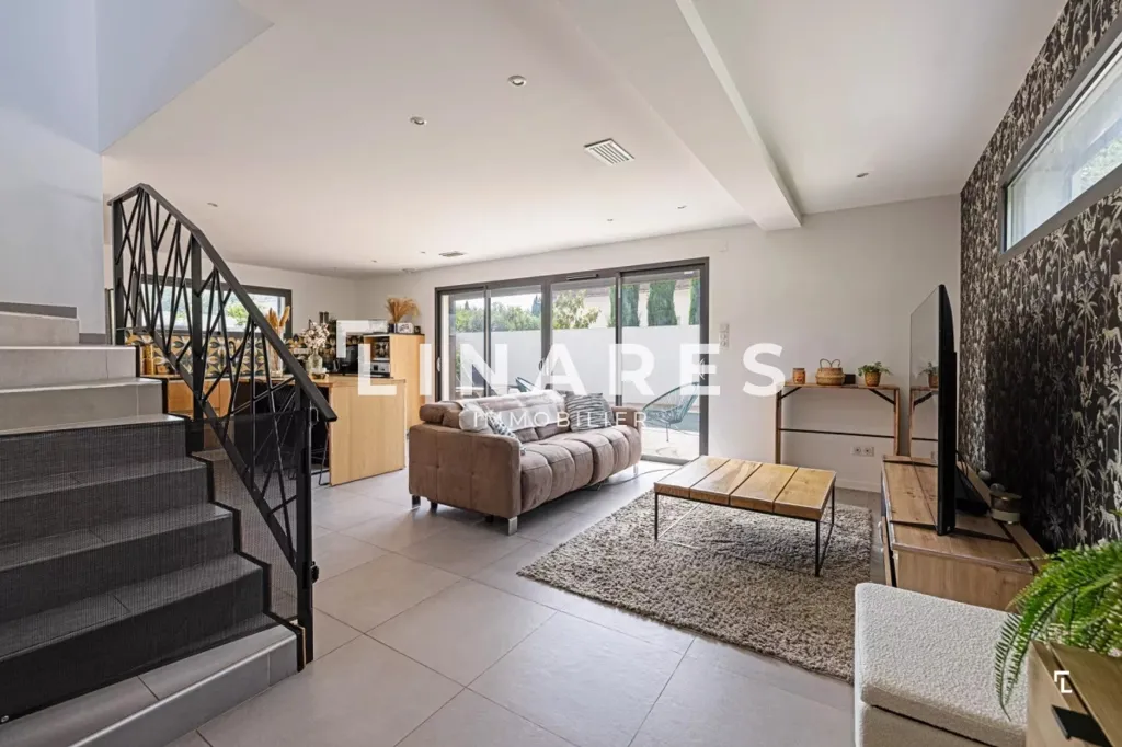 Séjour - Villa Contemporaine avec Piscine à Éoures, Marseille