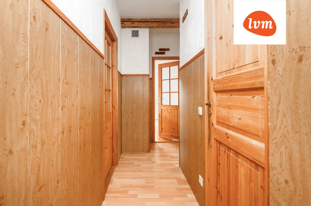 Entrée - Top Floor Apartment with Stone Facade in Vingi