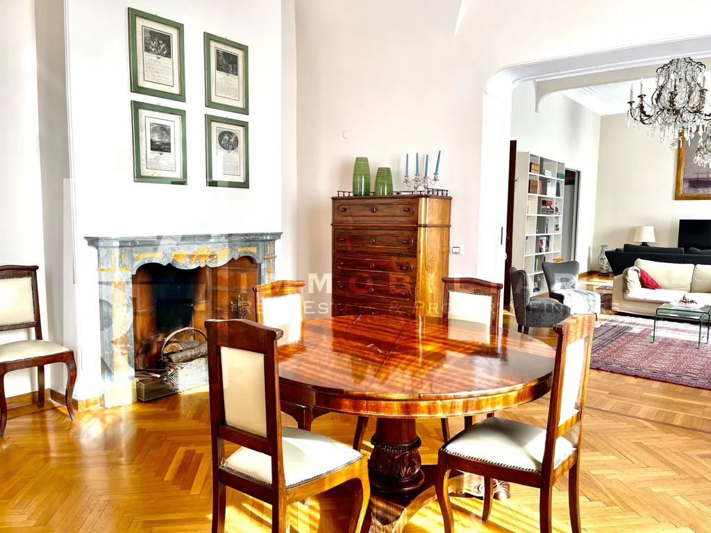 Söögituba - Renovated Apartment with Private Courtyard in Parioli