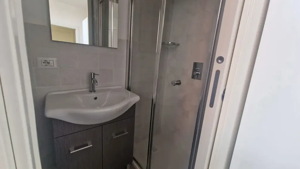 Bagni - Rented Studio with Central Location in Naples