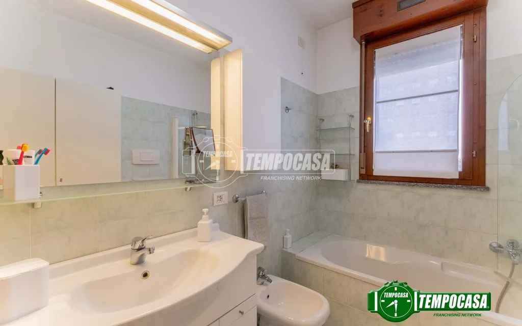 Vannitoad - Modernised Three-Room Flat with Balcony in Milan