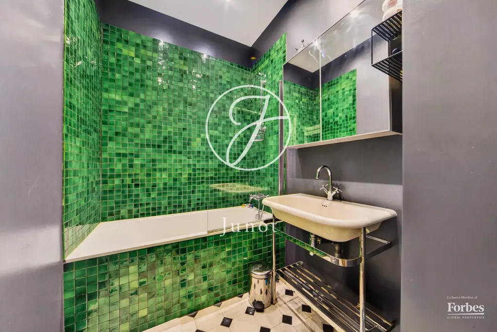 Salles de bain - Appartement avec Cheminée et Jardin à Paris 9ème