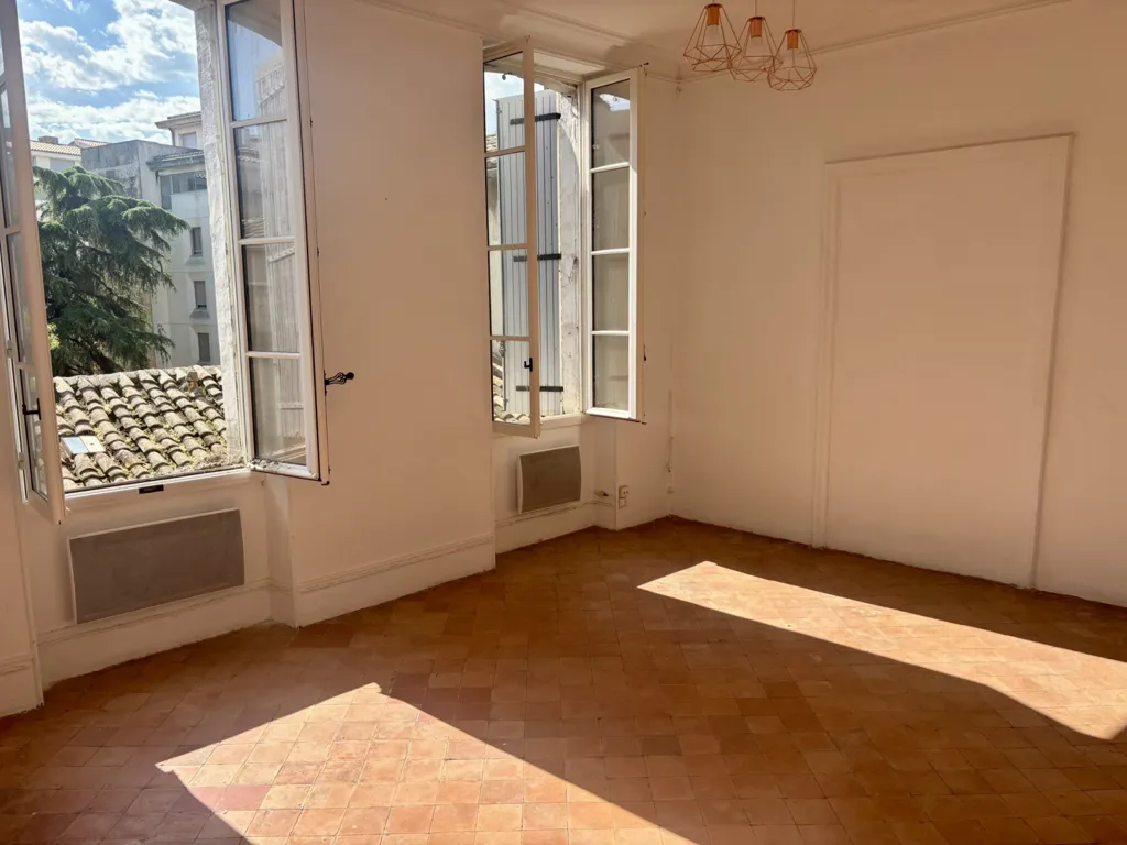 Toad - Charming 4-Piece Apartment in Avignon Centre