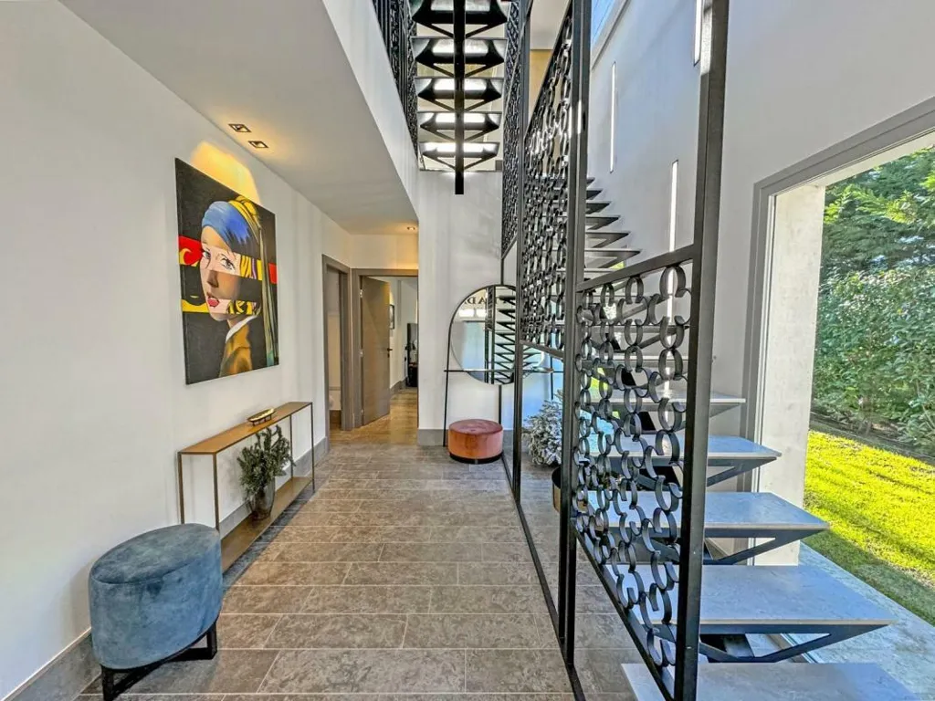 Hallway - 1950s Villa with Sea View in Cap d'Antibes