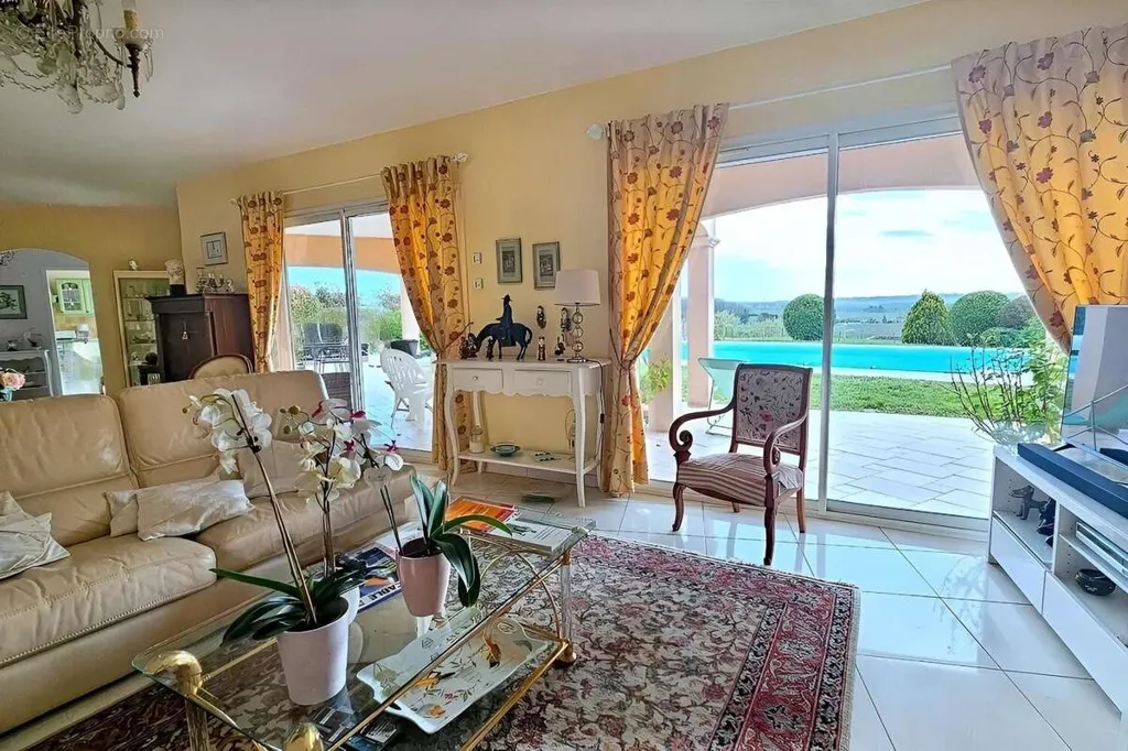 Séjour - Maison 7 pièces à Pomport
