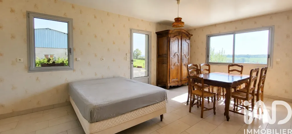 Bedrooms - Spacious House with Garden in Volesvres