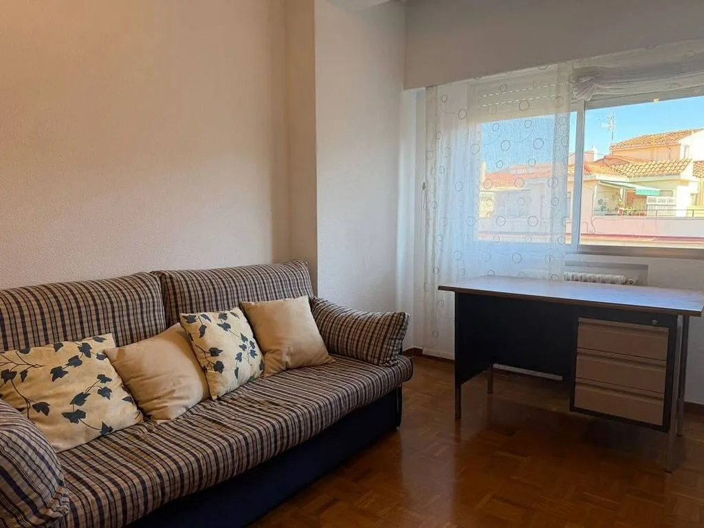 Séjour - Furnished Flat with Balcony in Central Location
