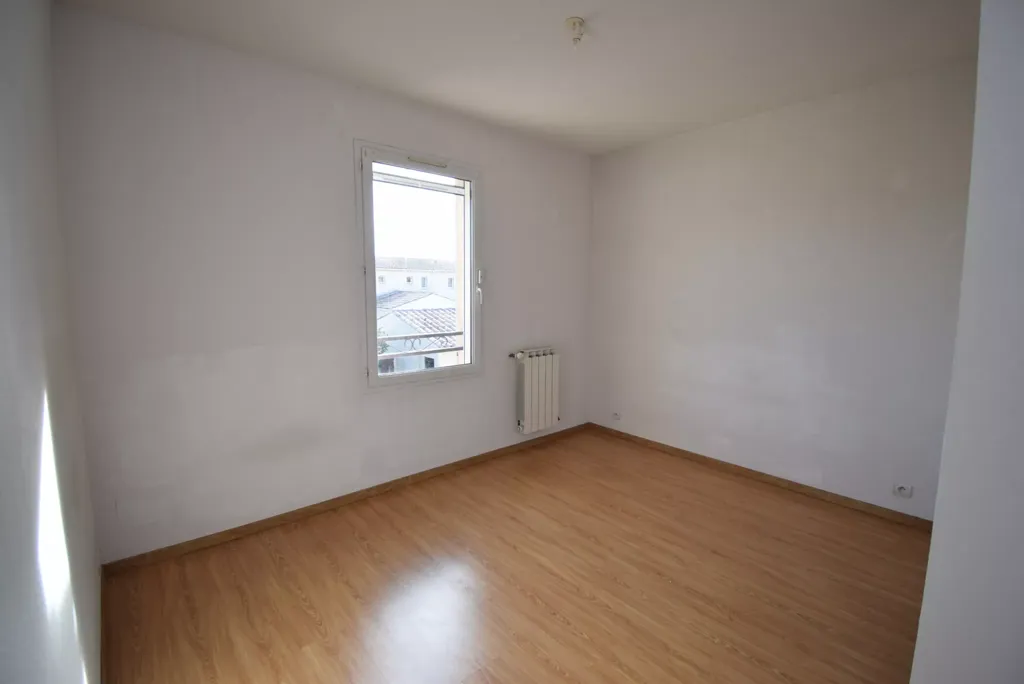 Toad - Three-Bedroom House with Garage in Quiet Area
