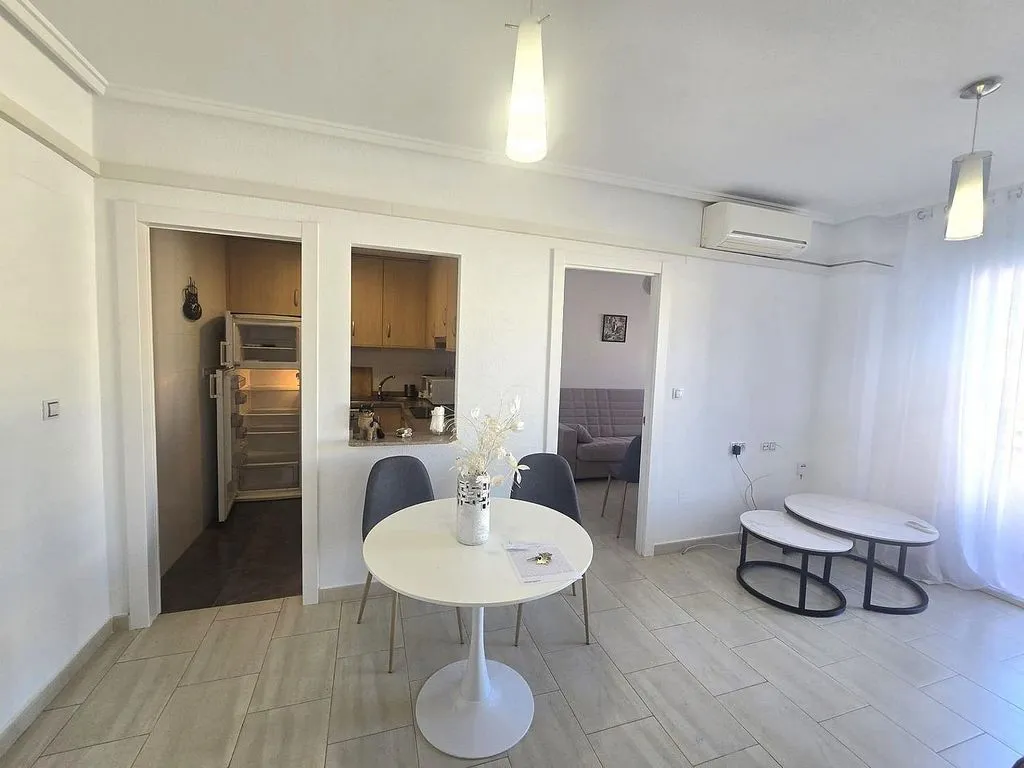 Salle à manger - Modern Flat with Balcony in Torrevieja Centre
