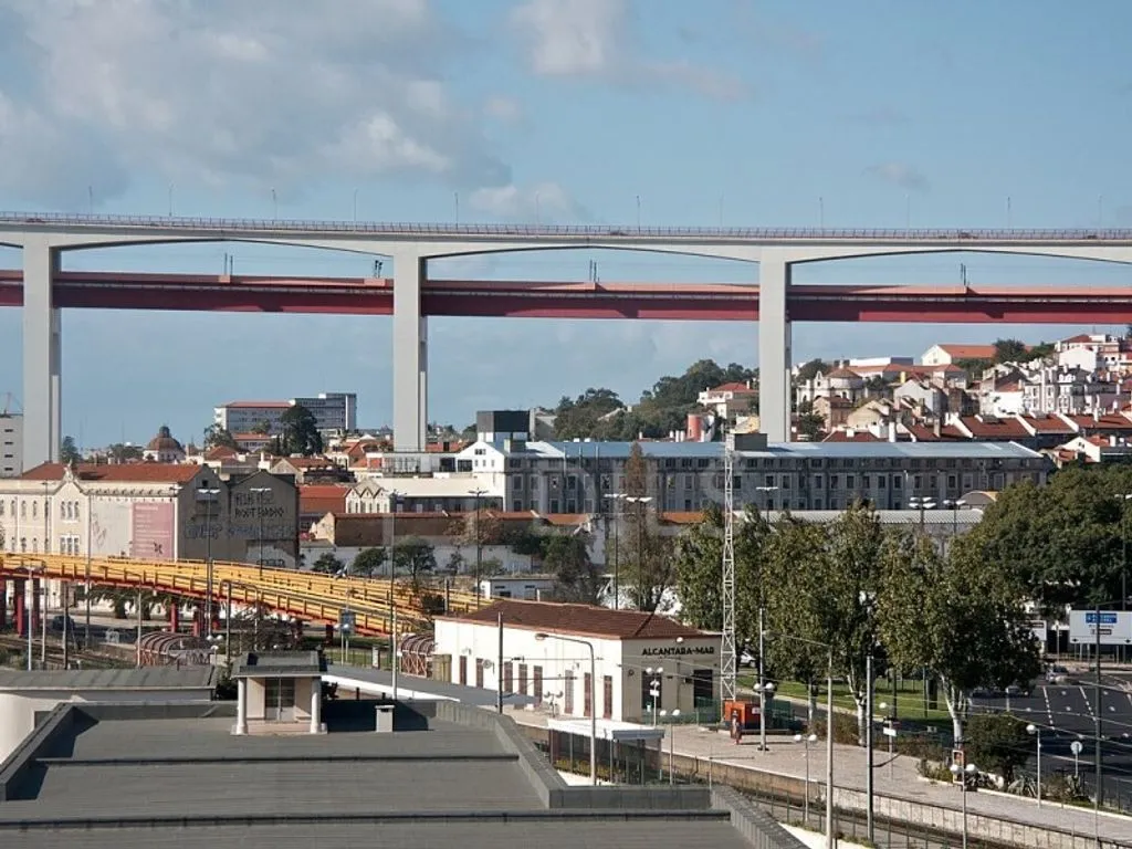 Luxury Duplex Flat with River View in Alcântara