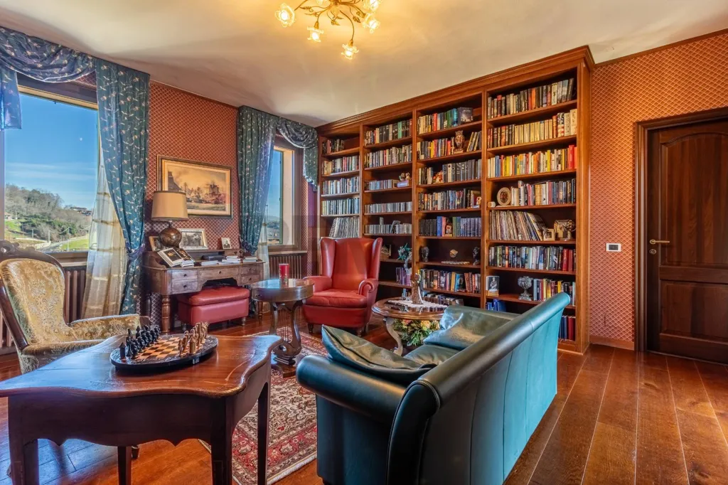 Bureau - Triplex Villa with Garden in Occhieppo Superiore