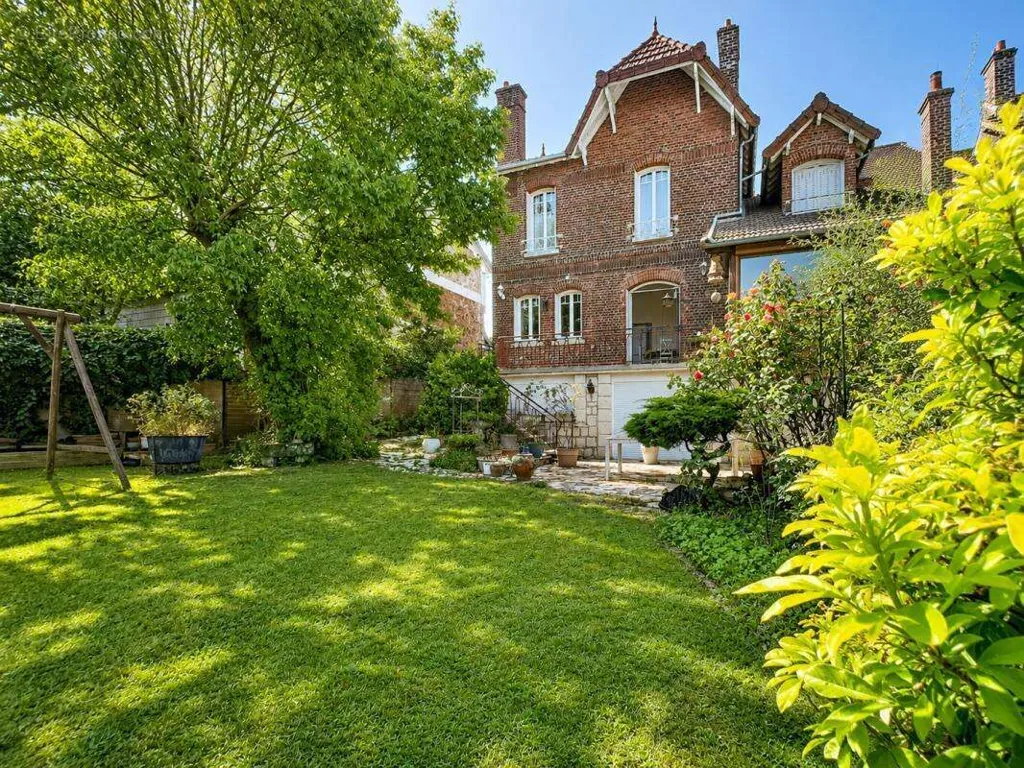 Aed - Character House with Pool in Soissons