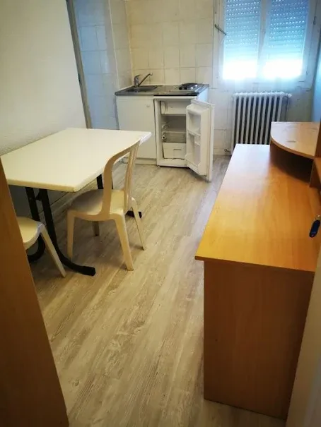 Salle à manger - Studio Meublé pour Étudiants à Saint-Martin-d'Hères