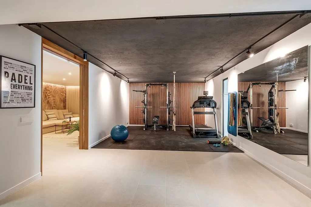 Pièces - Luxury Villa with Pool in Nueva Andalucía