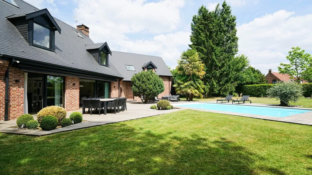 Piscine - Maison Luxueuse avec Piscine à Bondues
